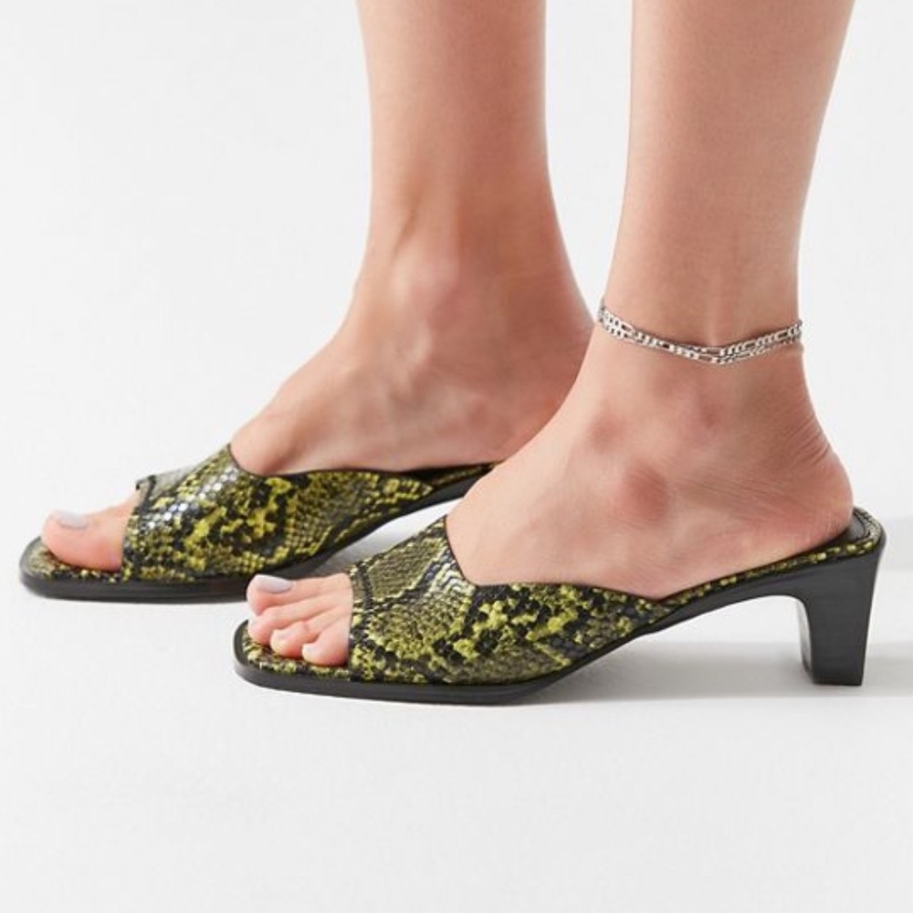 NWOT Urban Outfitters Chrissy Square Toe Heel